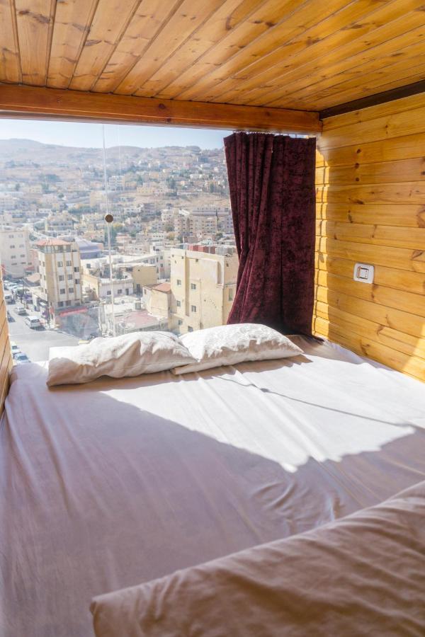 Petra Capsule Hostel ワディ・ムーサ エクステリア 写真