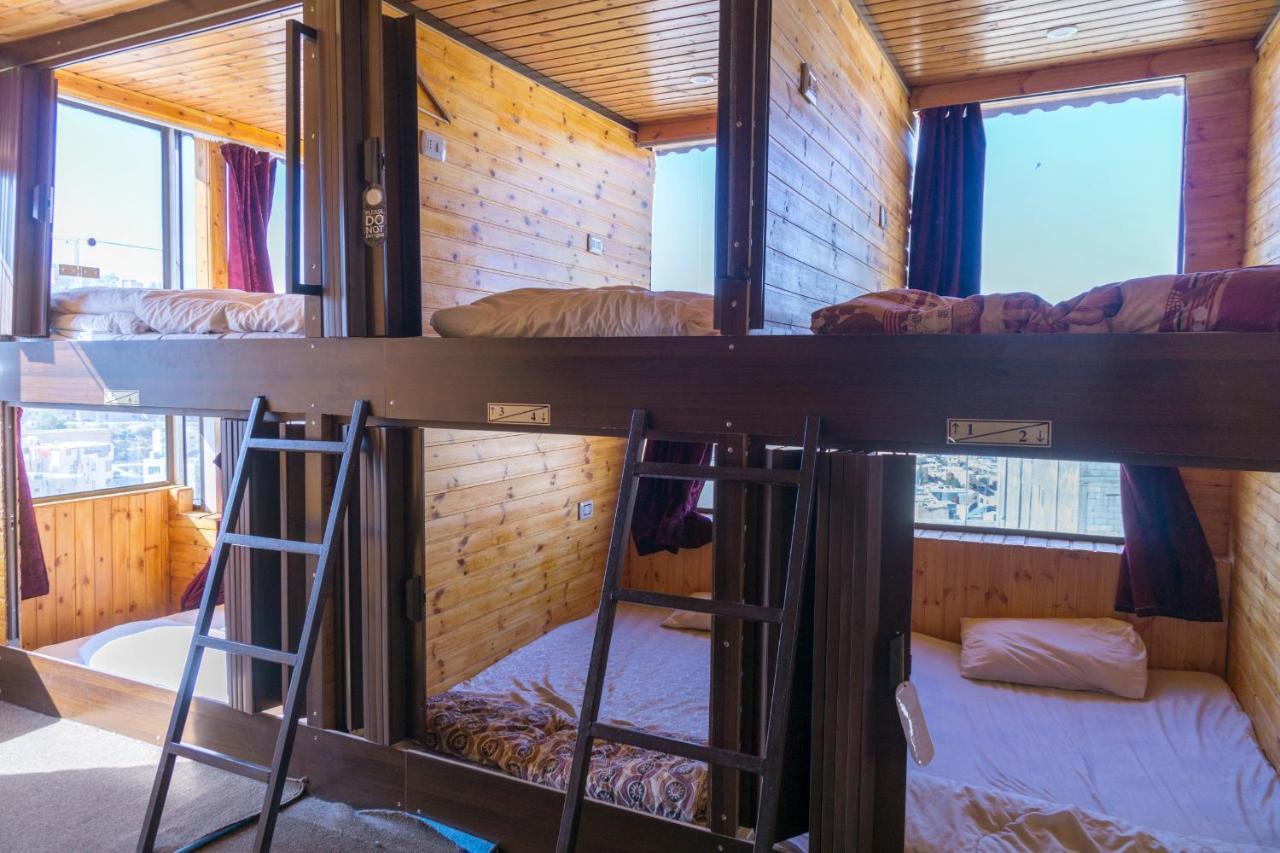 Petra Capsule Hostel ワディ・ムーサ エクステリア 写真